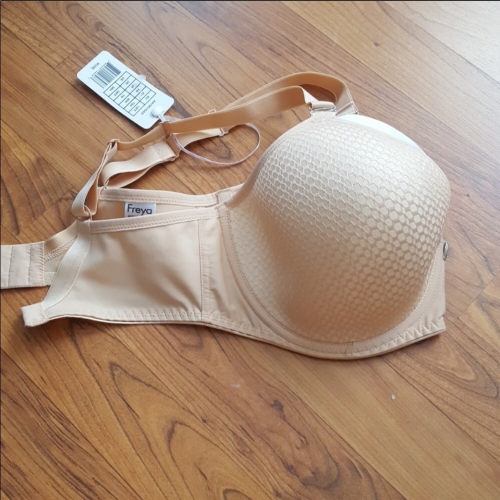 Freya Muse bra